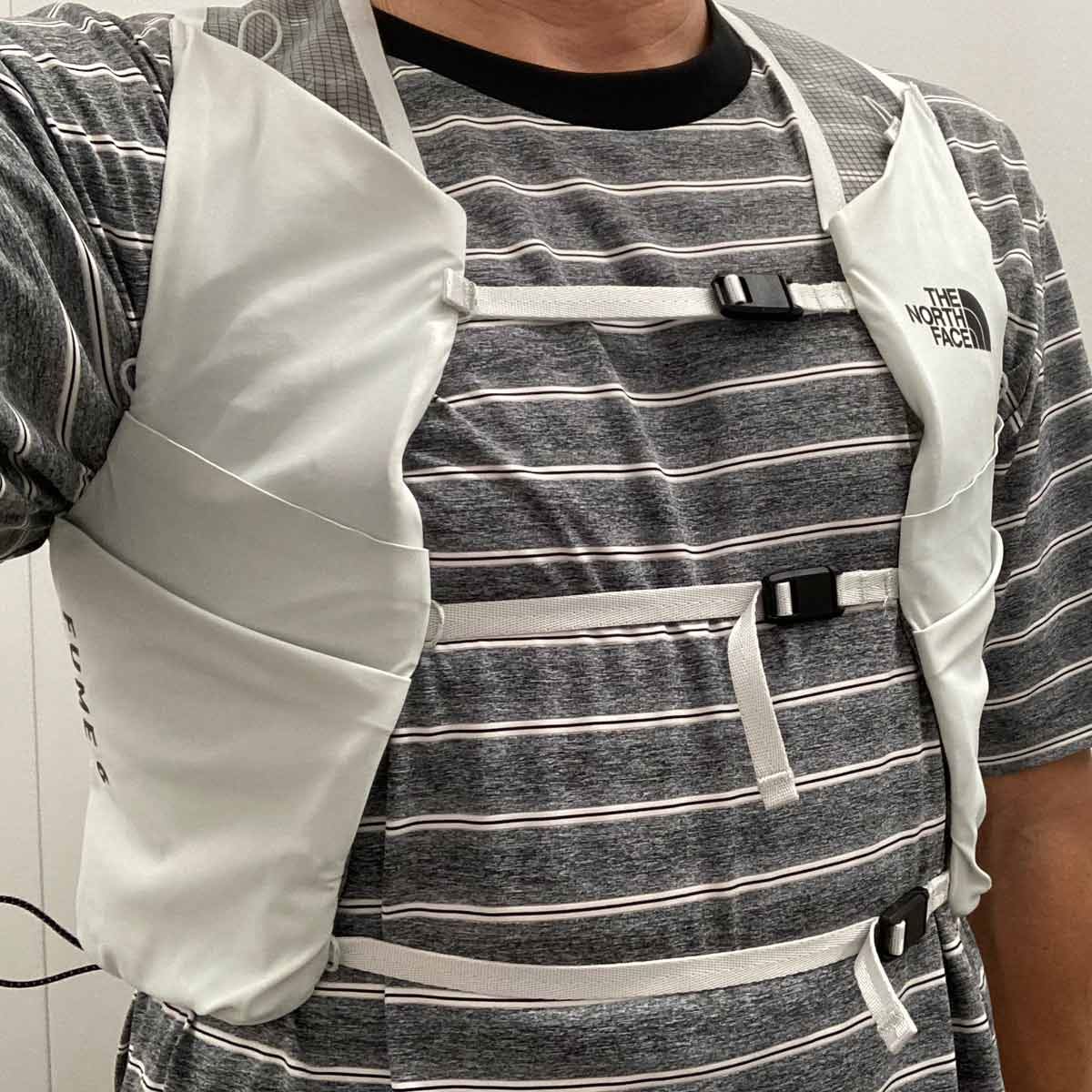 めちゃ軽なのに容量十分！ “ノース”の爆売れランニングベストで夏も