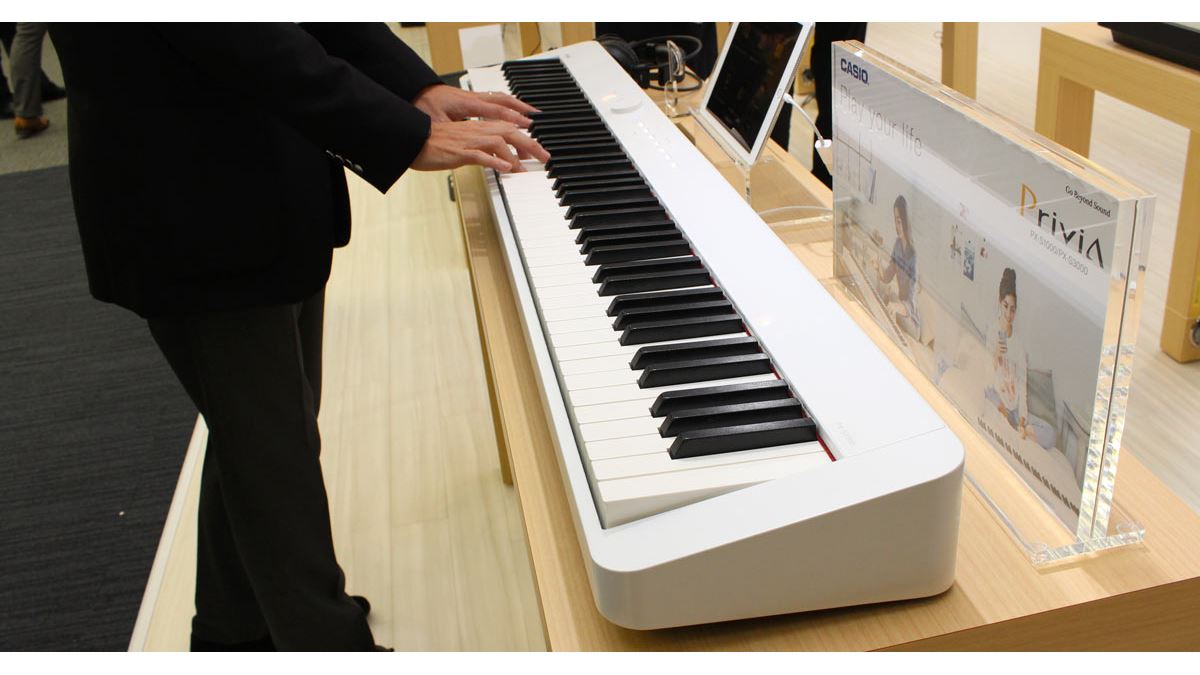 マジでスリム！ カシオ「PX-S1000」は机にスッキリ置きやすい88鍵電子