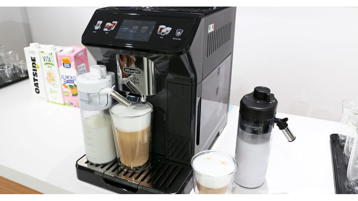 アイスコーヒーやふわふわミルク泡のアイスラテも淹れられるデロンギ