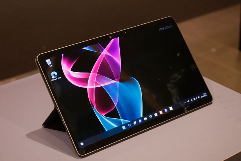11年ぶりの復活！ 世界最軽量約599gの13.3型Windowsタブレット「FMV