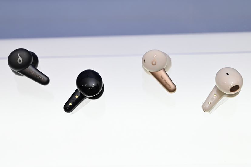 Ankerのシーリング一体型プロジェクター「Nebula Nova」など新製品を