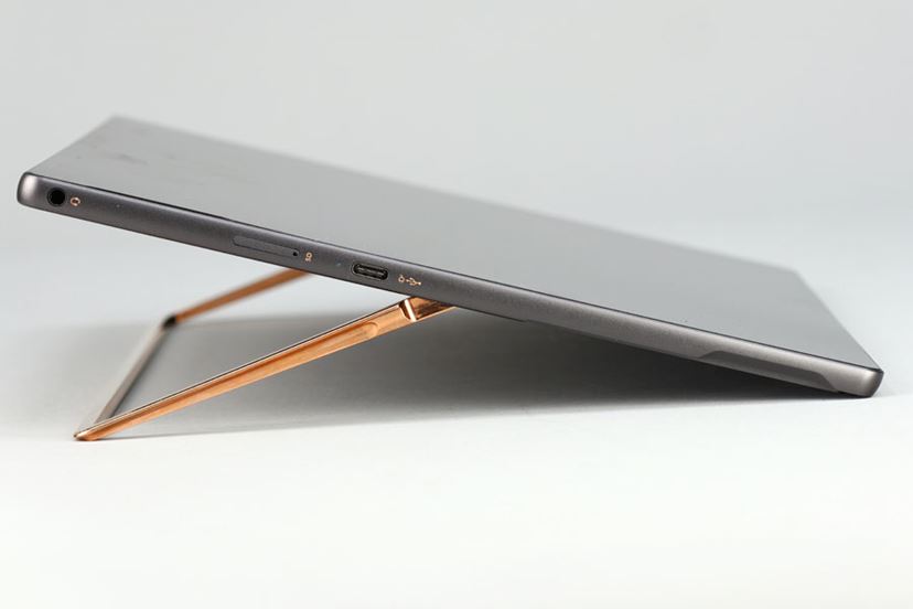 高コスパの2in1「Spectre x2」、Surface Proと比べてどうなのか