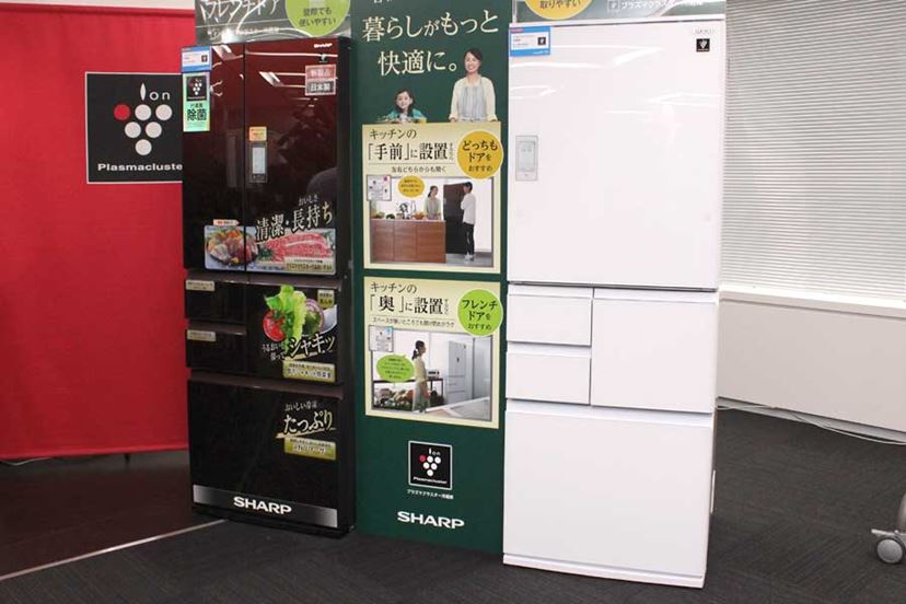 シャープ冷蔵庫が“電動どっちもドア”に進化！ 14年ぶり液晶付きでIoT化