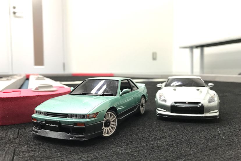 模型女子が、バブル期のデートカーで有名な日産「シルビアS13」を持っ