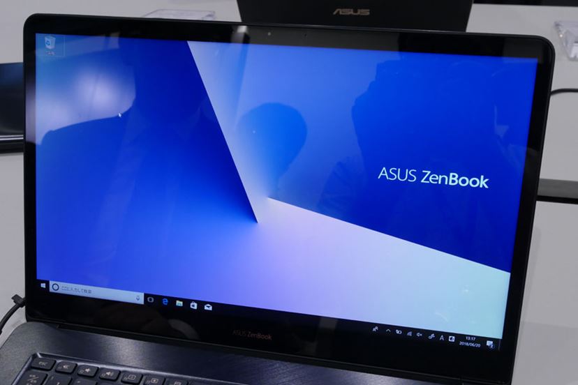 なぜタッチパッドを液晶に！？ 変態ノートPC「ZenBook Pro 15」がASUS
