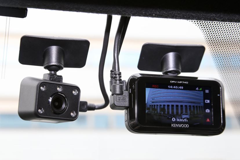 ケンウッド「DRV-MR740」高精細画質で前も後ろも撮影できるドライブ
