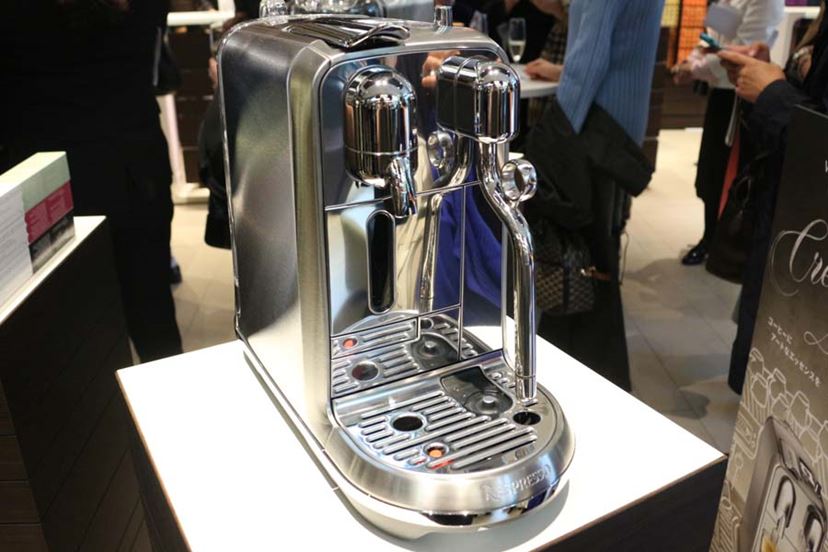 ネスプレッソの新モデル「クレアティスタ・プラス」で、ラテアートを