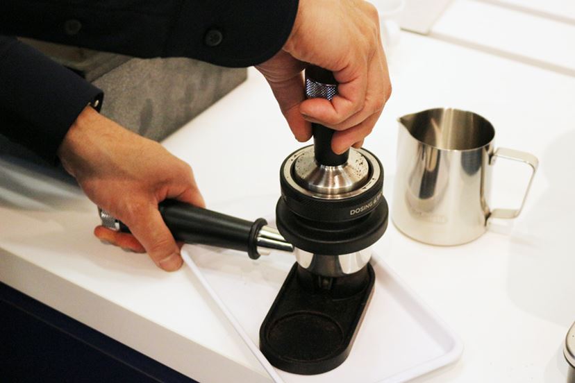 初めてでもタンパーを使ったタンピングが気軽に楽しめる！ 小さくなっ