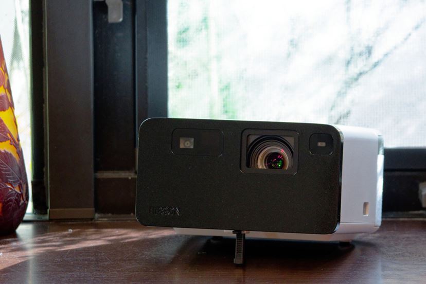 価格からは考えられない完成度！ エプソンのレーザープロジェクターが