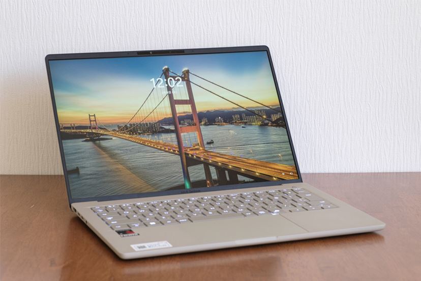 1kg切りで超軽量！ ASUS「Zenbook SORA」は常に持ち歩きたいAI PC