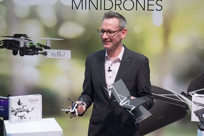 Parrotが新ミニドローンを発表！ 物をつかめる「Mambo」とX翼の「Swing