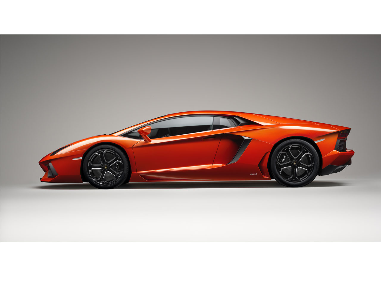 ランボルギーニ アヴェンタドールの価格・新型情報・グレード諸元 価格.com