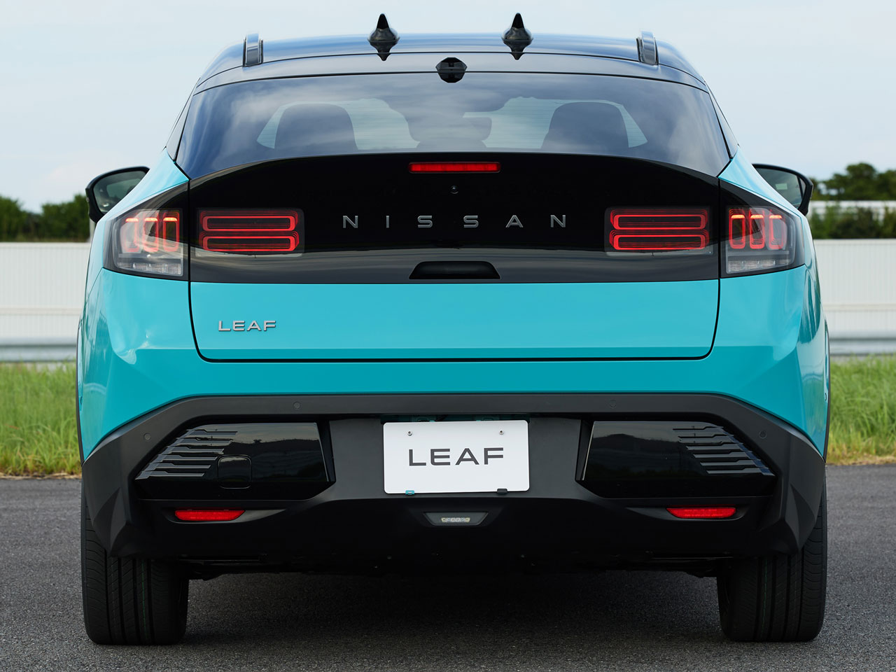 日産 リーフの価格・新型情報・グレード諸元 価格.com