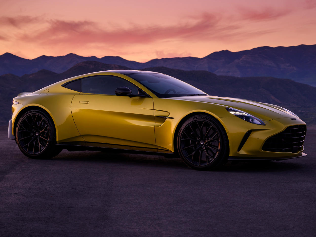 アストンマーチン V8 ヴァンテージの価格・新型情報・グレード諸元