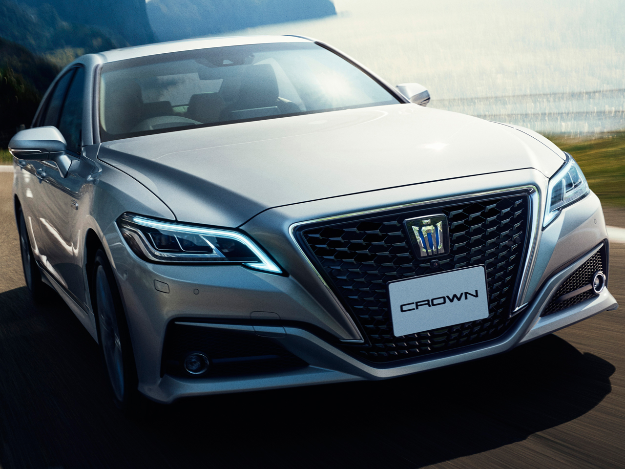 トヨタ クラウン 2018年モデル 2.0 Bの価格・性能・装備・オプション