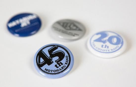 佐野元春45周年アニバーサリー 缶バッジ4個セット - MWS ストア