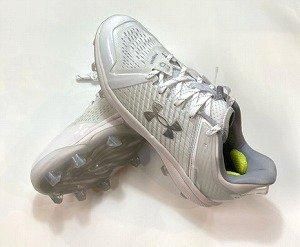 アンダーアーマースパイク ヤード ロー マイクロチップスTPU（ホワイト