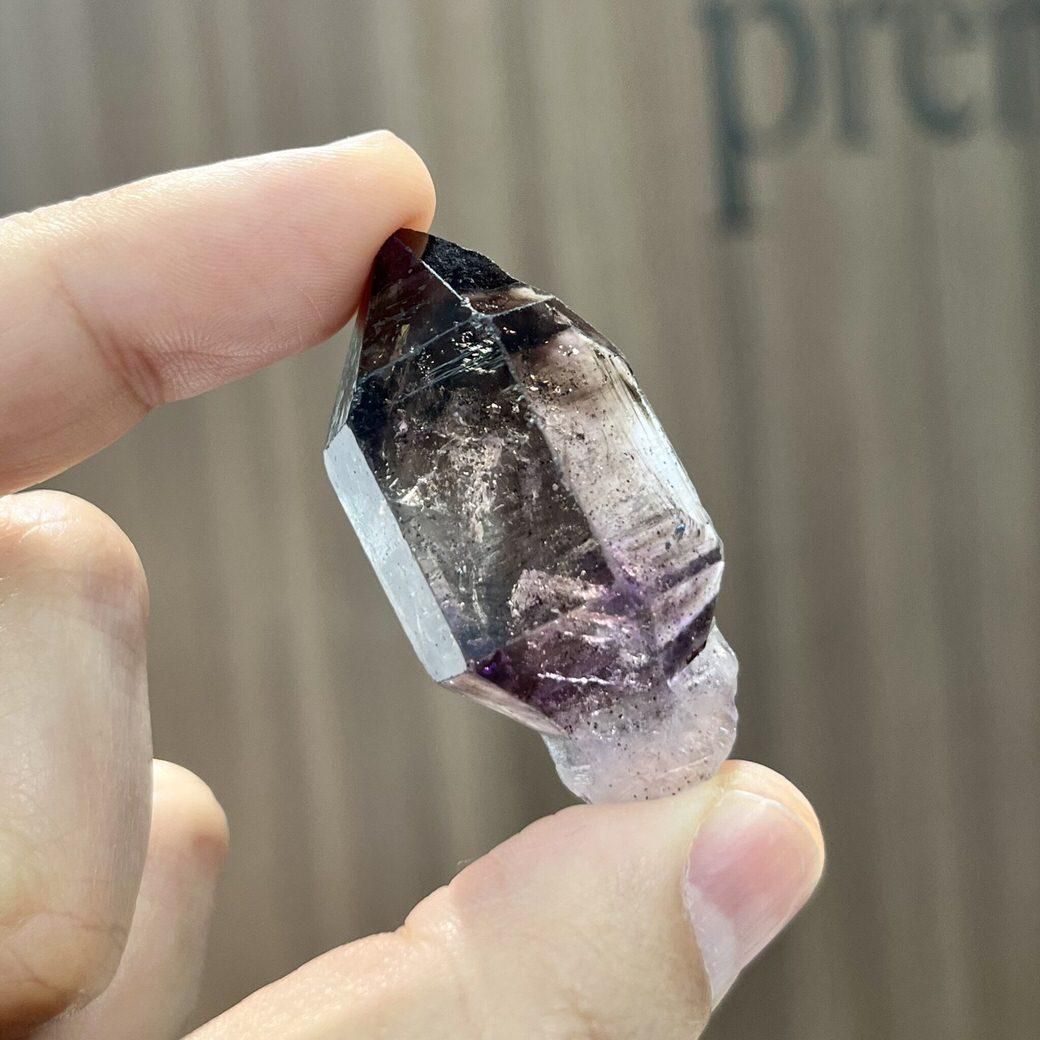 スーパーセブン（アメジストエレスチャル）原石 44.3x23.8x17.6mm 24.2