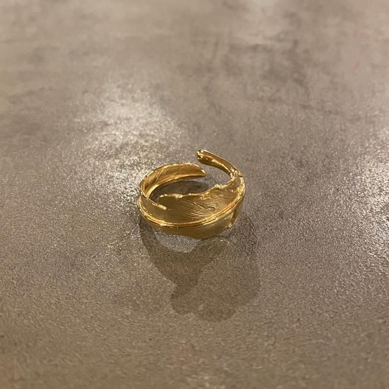 18K GOLD KAZEKIRI FEATHER RING - LARRY SMITH - ラリースミス