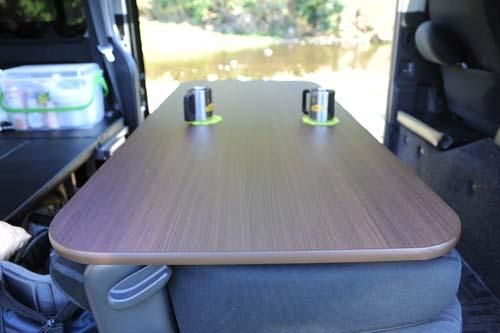 セカンドシートテーブル｜200系ハイエース用で快適な車中泊を実現