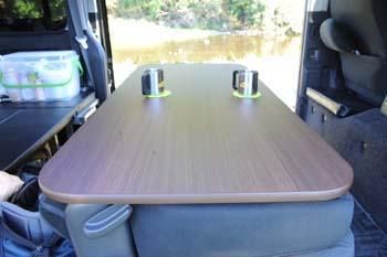 セカンドシートテーブル｜200系ハイエース用で快適な車中泊を実現