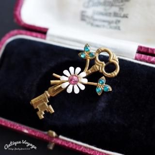 CORO コロ｜コスチュームジュエリー帝国の歴史とペガサスの誇り