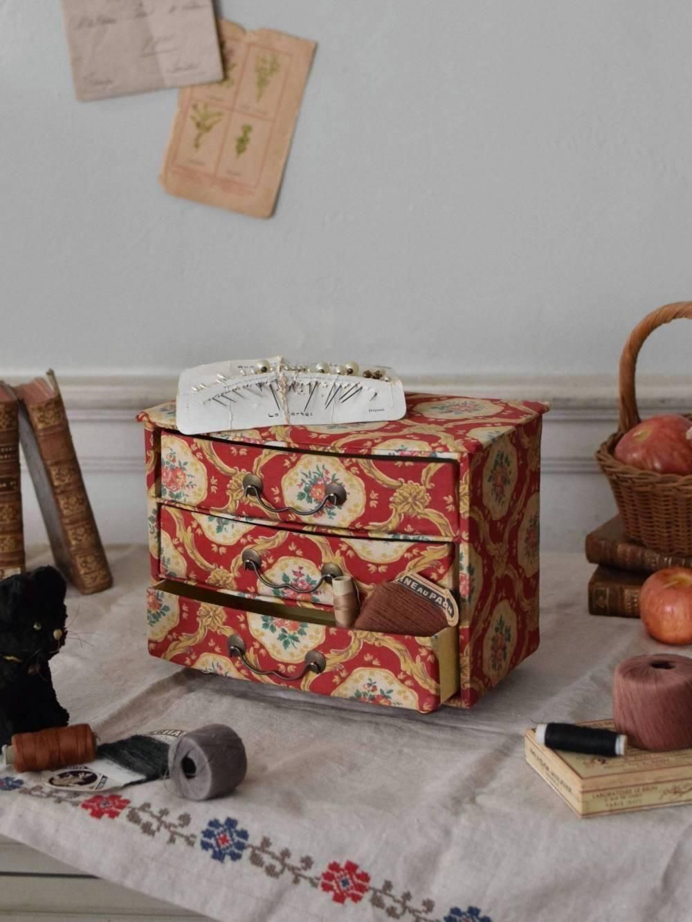 カルトナージュチェスト.Red ファブリック フランスアンティーク雑貨