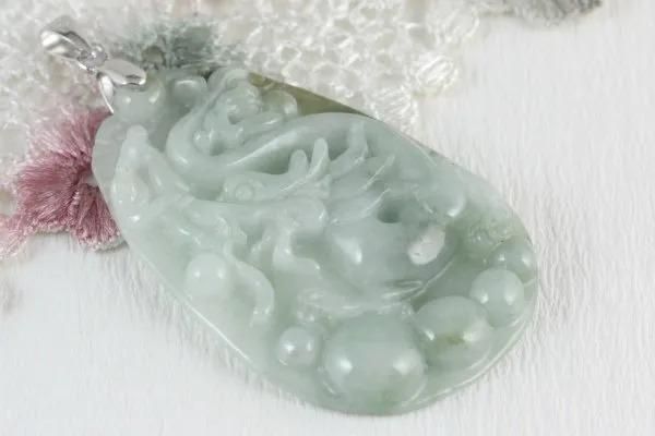ペンダントトップ 翡翠・龍彫り｜天然石ペンダント通販キラリ石