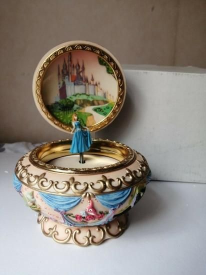 眠れる森の美女 オルゴール スノーグローブ オーナメント フィギュリン