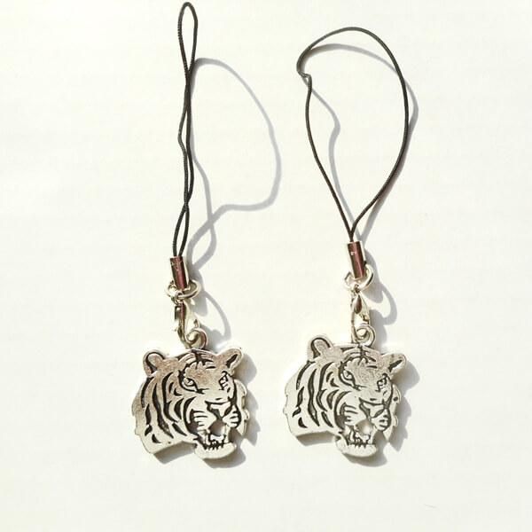 トラグッズ・アクセサリー メタリックストラップ タイガーフェイス