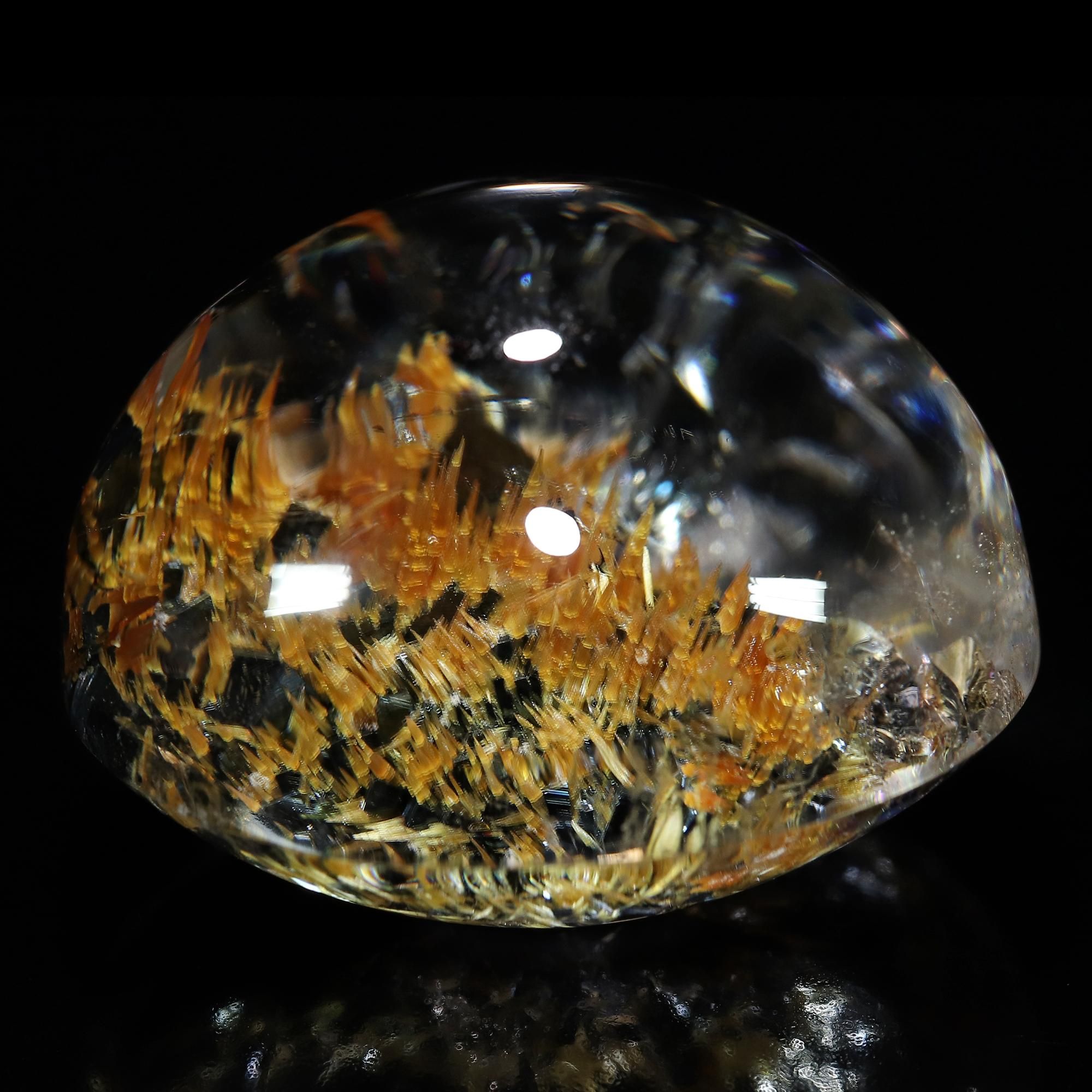 珍品/いくつもの太陽放射ルチルが綺麗に配列している】群晶太陽放射