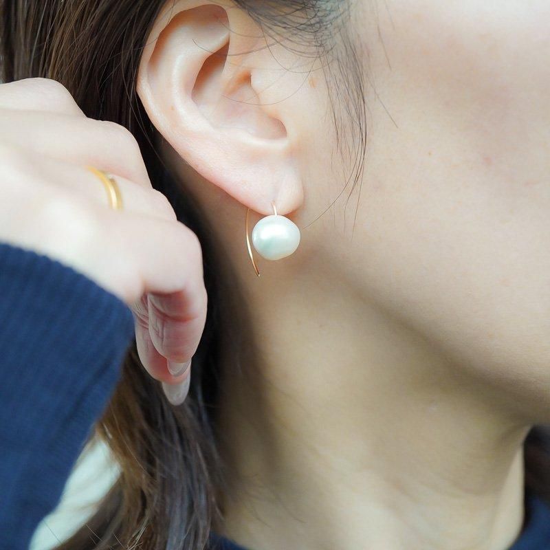 minikin]14kgf/淡水パールカーブピアス