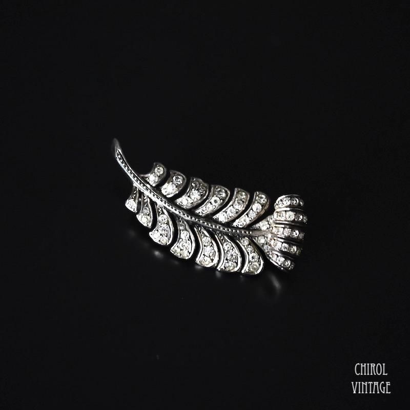 フランス クリアグラス スクロールフェザー シルバーブローチ - CHIROL