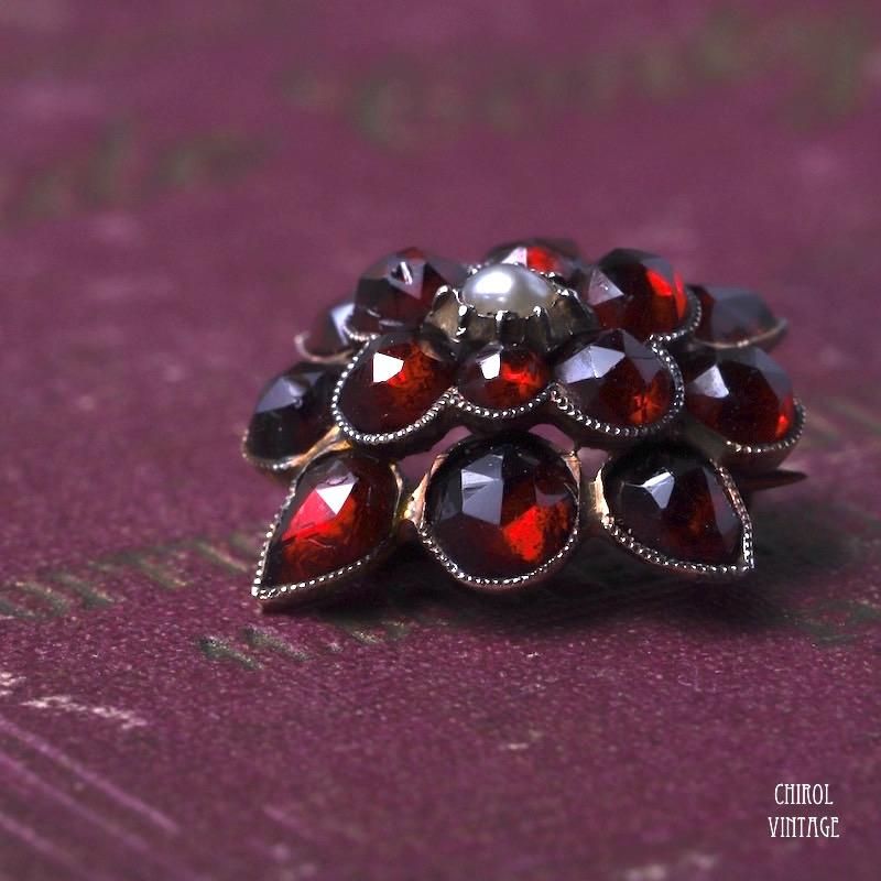 ボヘミアンガーネットxシードパール リトルブローチ - CHIROL VINTAGE