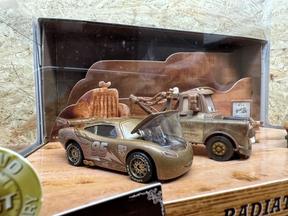 TIME TRAVEL MATER RADIATOR SPRINGS BEGINNINGS GIFT PACK 2013