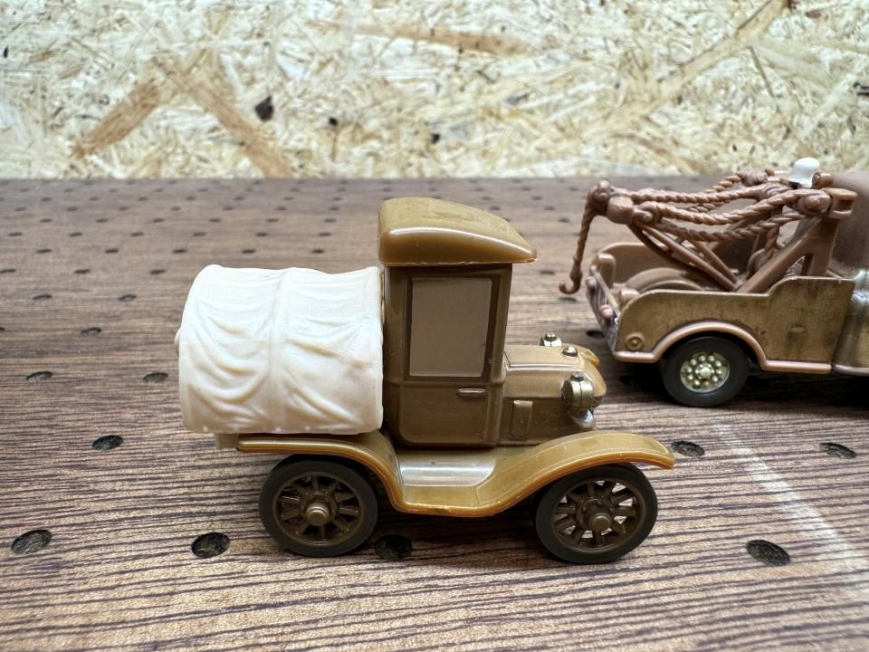 TIME TRAVEL MATER RADIATOR SPRINGS BEGINNINGS GIFT PACK 2013