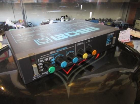 BOSS RPS-10 80年代ハーフラックシリーズの中でもキワモノ系の