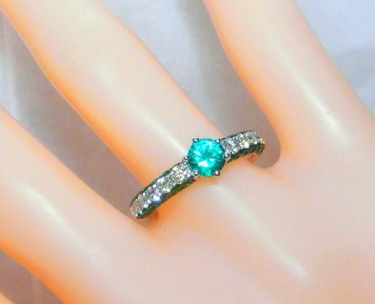 K18WG エメラルドラウンド ダイヤモンドリング EM 0.83ct D 0.44ct