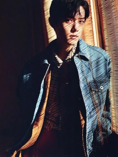 入手困難！雑誌】人物 肖戦表紙(公式ポスター2・しおり4付) - 華流