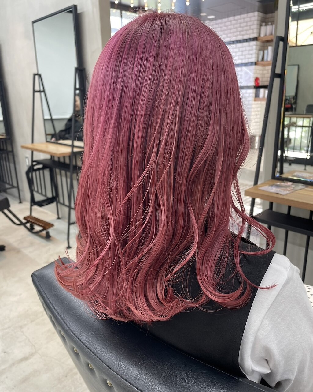 チェリーピンク ダブルカラー 赤髪 奈良 大和八木：L180656072｜イキ