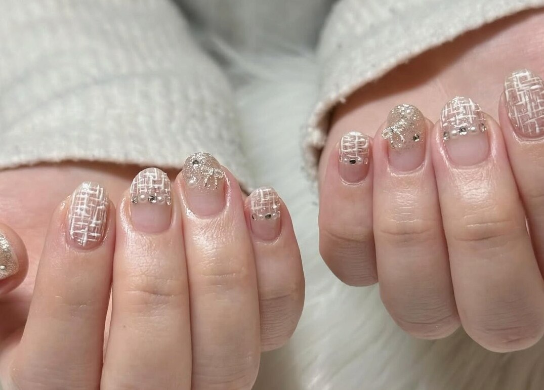 2026年春トレンド】ストーンのネイルデザイン集｜人気順｜329ページ目