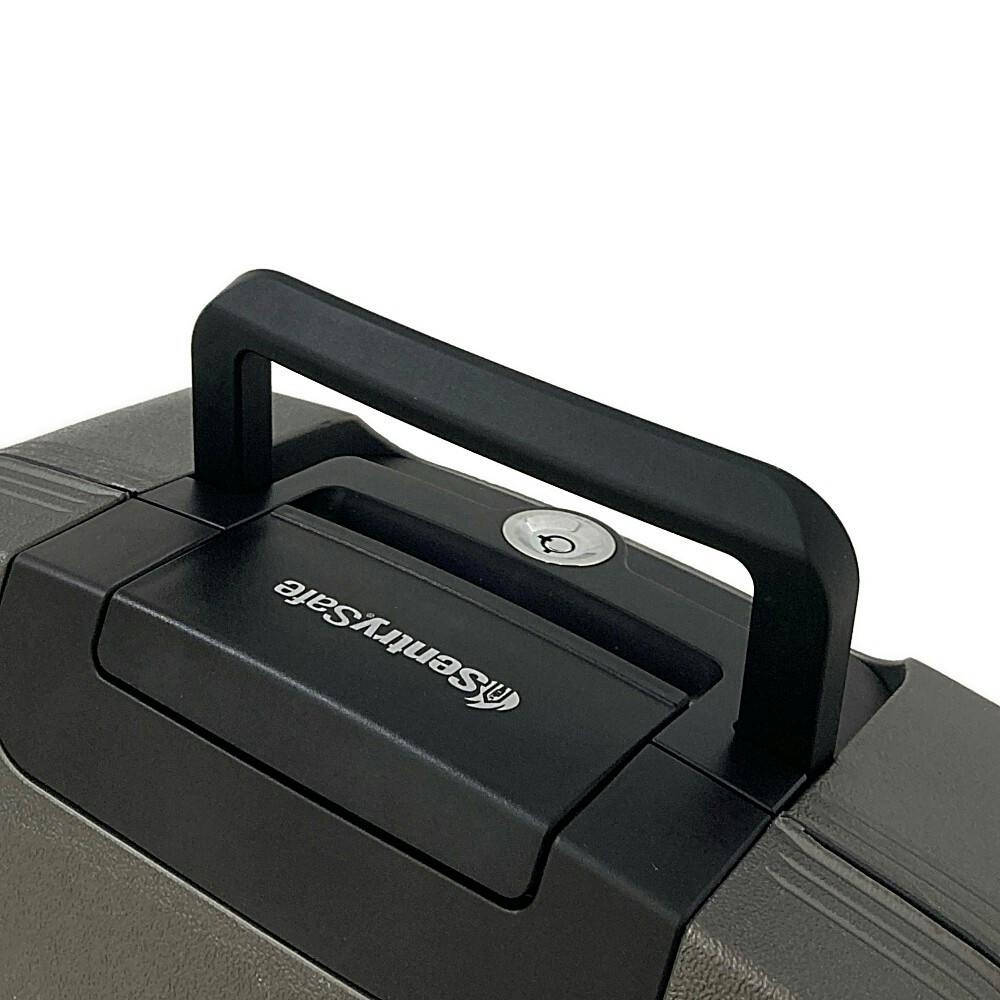 セントリー ポータブル耐火・防水保管庫 CHW20201 | 文房具・事務用品