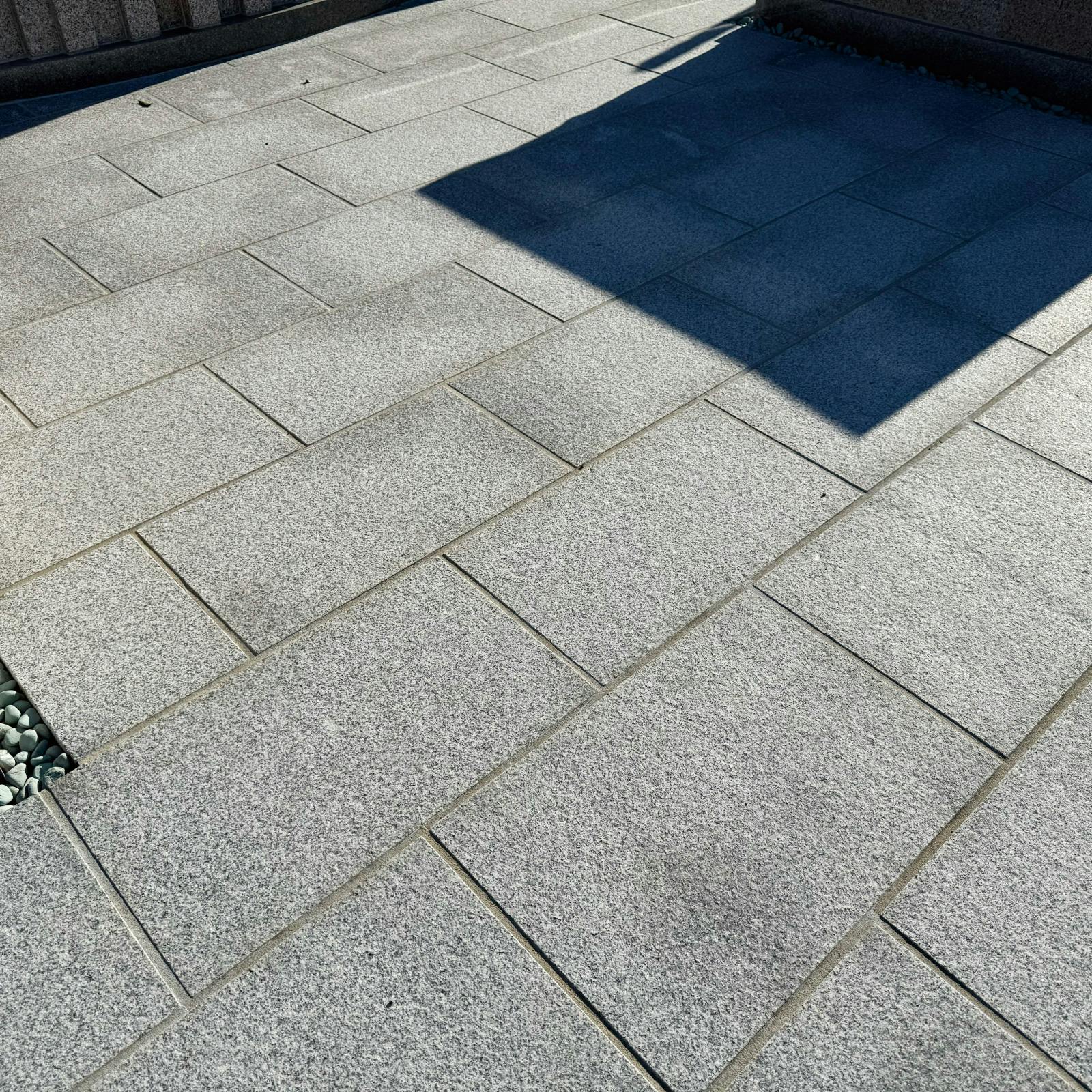 TAIKOH 敷石 白御影 30×60×2.5cm 天面ジェットバーナー (滑止め加工