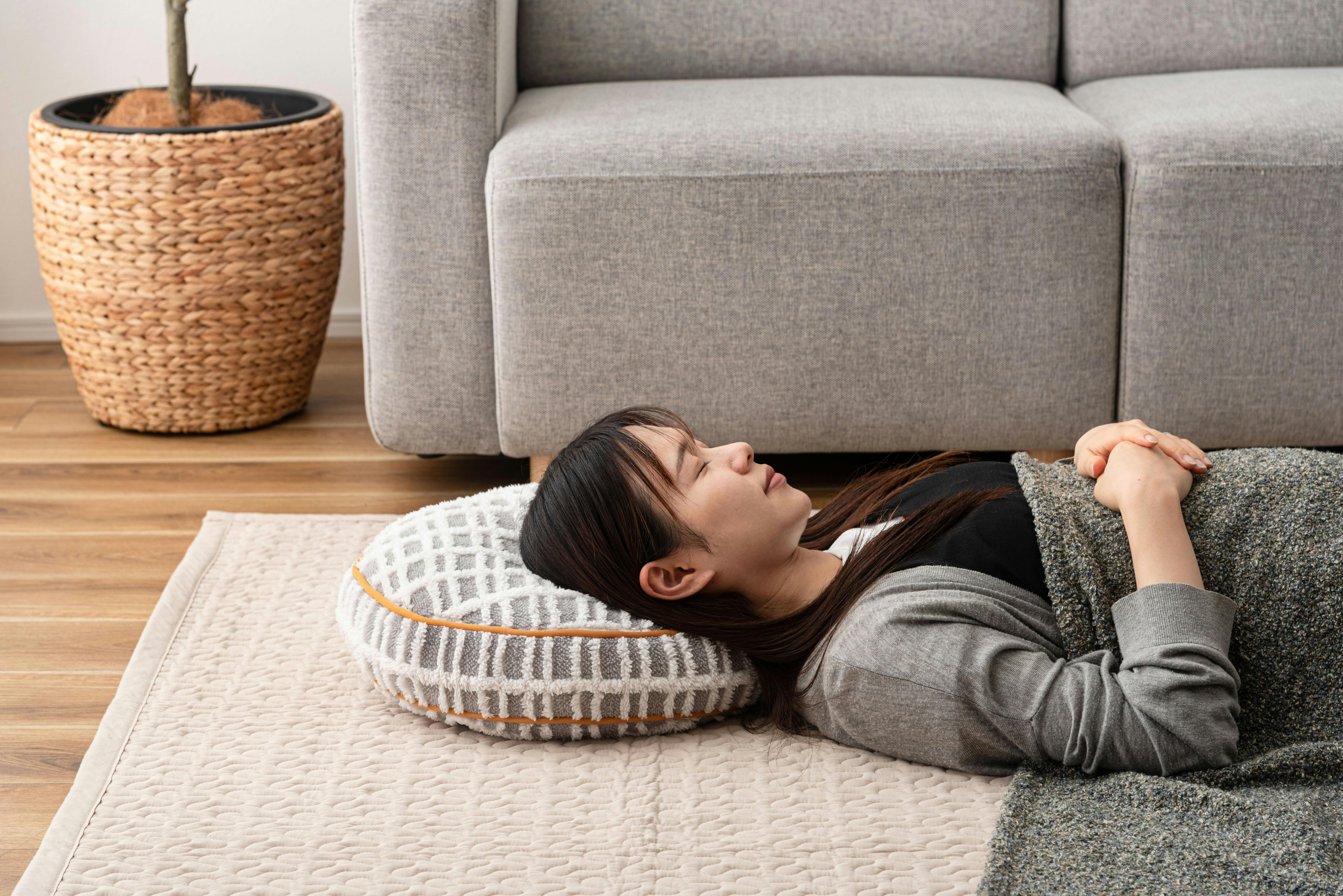 Room Essence ラウンドボアチェックークッション 約W34×D34×H16 グレー