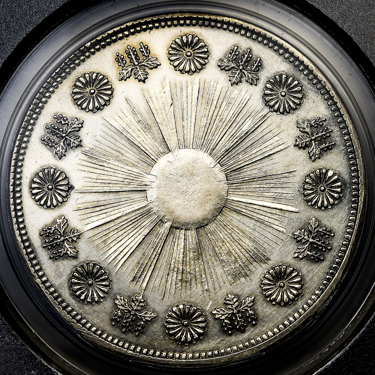 貨幣博物館 | 日本 試作菊桐紋一圓銀貨 Pattern Silver 1Yen 明治3年