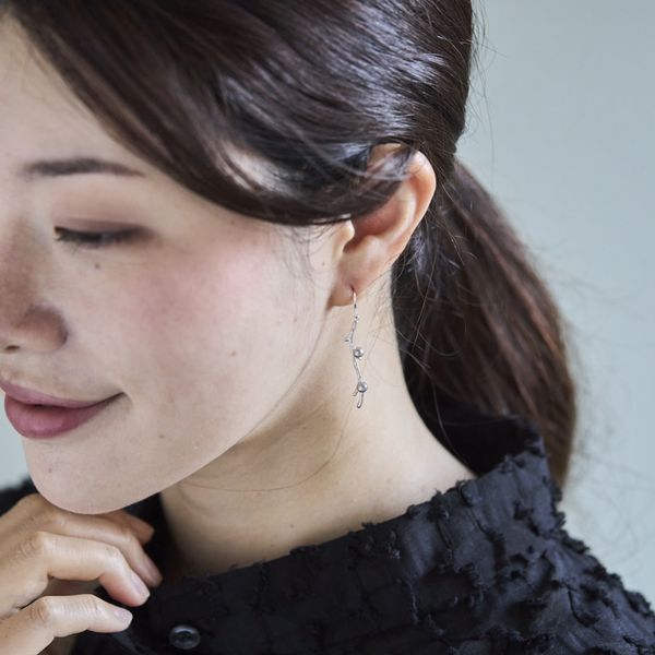 ichinose naomi/snow branch ピアス -顔まわりが明るくなる、ほどよい