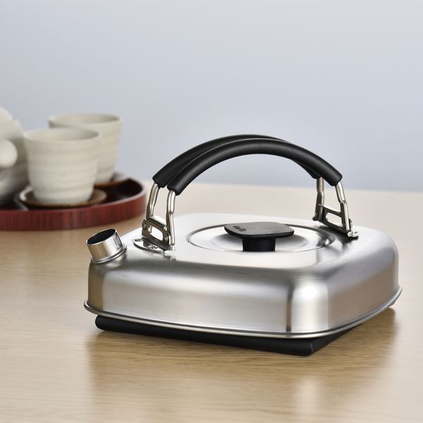 4w1h/フラットケトル -冷蔵庫にも引き出しにもすっきり収まる、超薄型