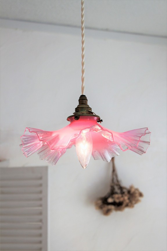 フランスアンティーク・蝶々のよう、ミルキーなバーガンディーピンク色