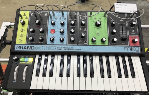 Moog Grandmother | スプリングリバーブ搭載のセミモジュラー
