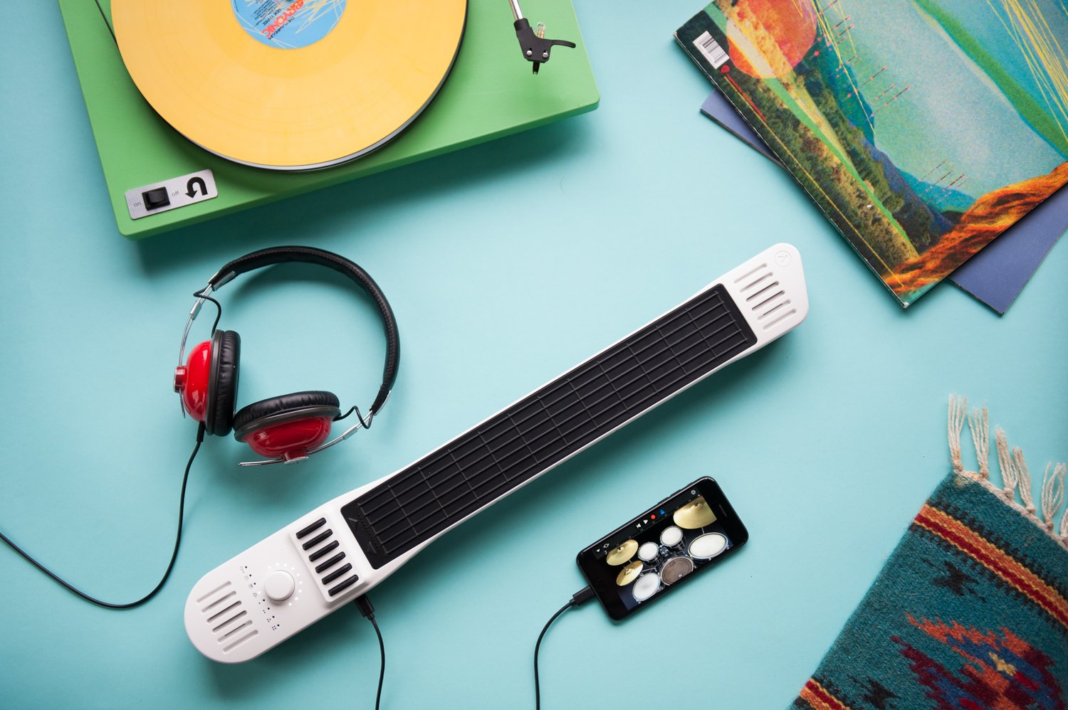 Artiphon INSTRUMENT 1 | 様々な奏法が可能なギター型MIDI